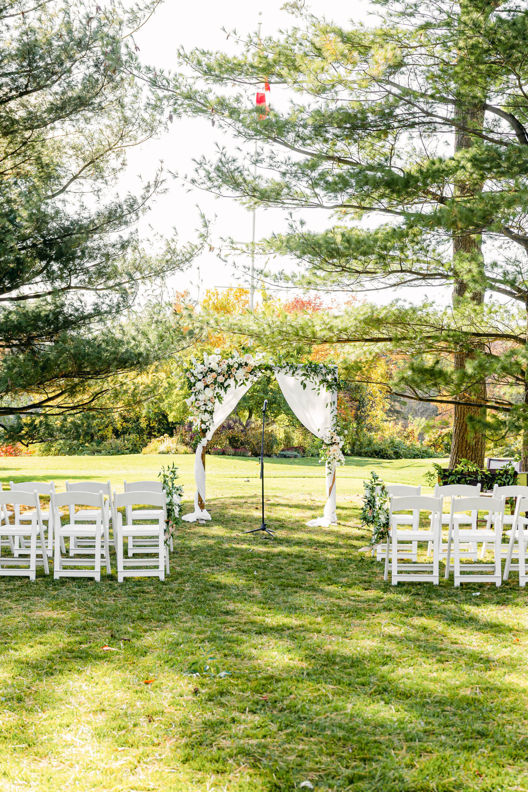 515-5ive15ifteen-An-intimate-micro-wedding-at-the-Toronto-Golf-Club-proves-love-is-timeless-1-12.jpg